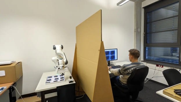 The experimental setup with the human-robot team. Image: Technical University of Berlin