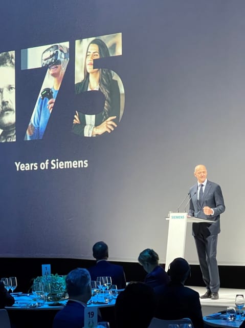 Roland Busch, president and CEO of Siemens AG, acknowledges all employees, past and present, at the company's 175th anniversary gala event.